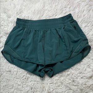 Lululemon Hotty Hot Short II *2.5" Juniper